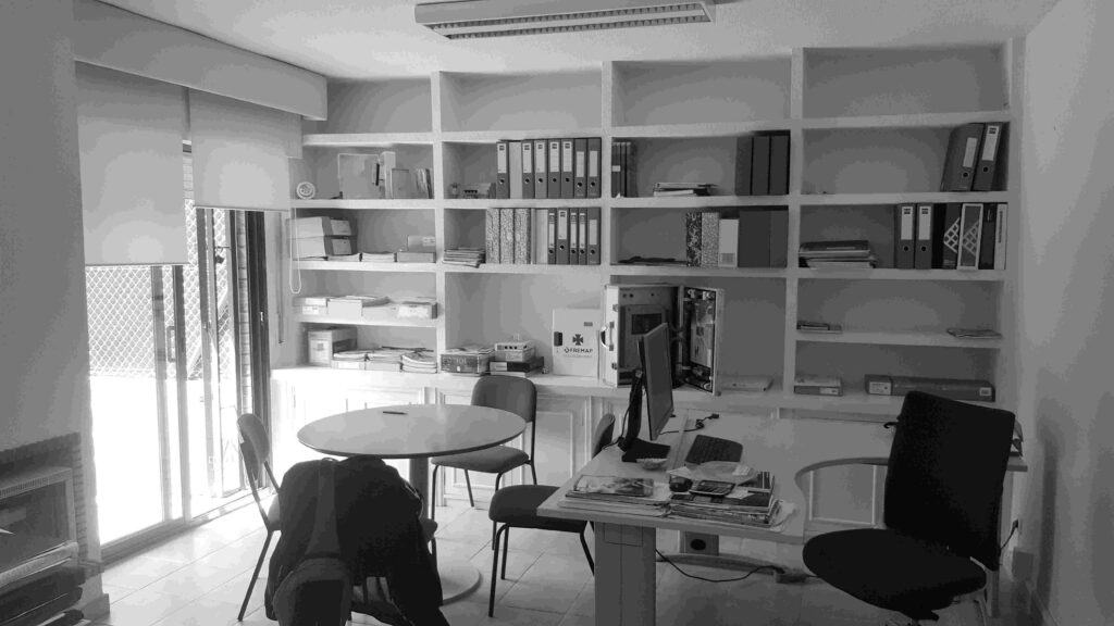 Salón comedor original, que los anteriores propietarios usaban como despacho en la casa-estudio de Las Matas